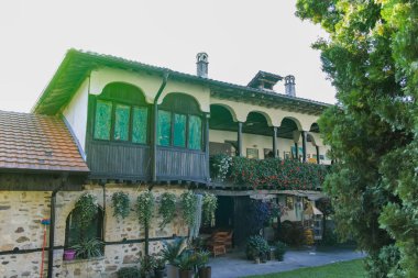 Sırbistan 'ın Ortaçağ Temski manastırının panoramik manzarası Aziz George, Pirot Bölgesi