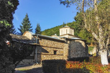 Sırbistan 'ın Ortaçağ Temski manastırının panoramik manzarası Aziz George, Pirot Bölgesi