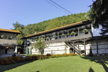 Sırbistan 'ın Ortaçağ Temski manastırının panoramik manzarası Aziz George, Pirot Bölgesi