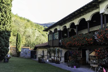 Sırbistan 'ın Ortaçağ Temski manastırının panoramik manzarası Aziz George, Pirot Bölgesi