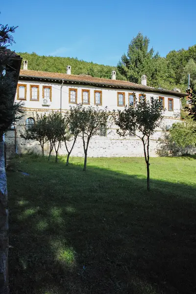 Sırbistan 'ın Ortaçağ Temski manastırının panoramik manzarası Aziz George, Pirot Bölgesi