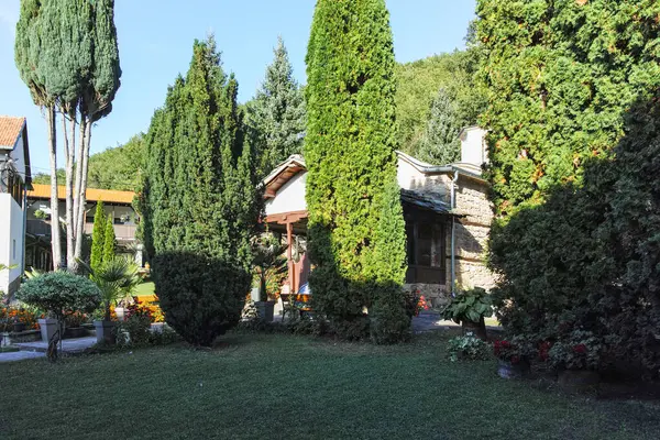 Sırbistan 'ın Ortaçağ Temski manastırının panoramik manzarası Aziz George, Pirot Bölgesi