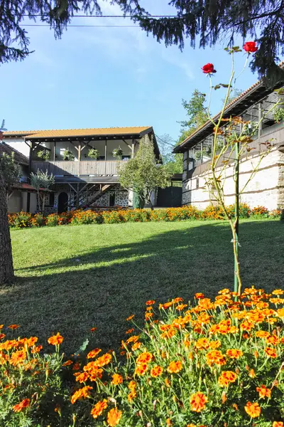Sırbistan 'ın Ortaçağ Temski manastırının panoramik manzarası Aziz George, Pirot Bölgesi
