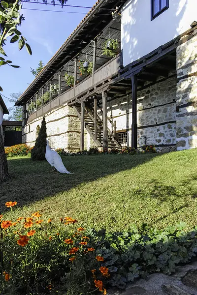 Sırbistan 'ın Ortaçağ Temski manastırının panoramik manzarası Aziz George, Pirot Bölgesi