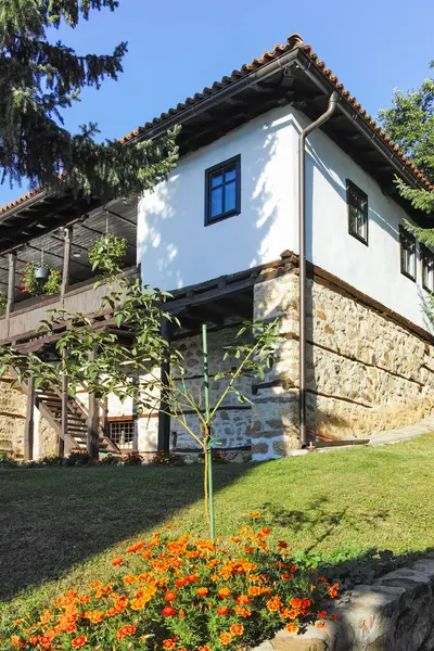 Sırbistan 'ın Ortaçağ Temski manastırının panoramik manzarası Aziz George, Pirot Bölgesi