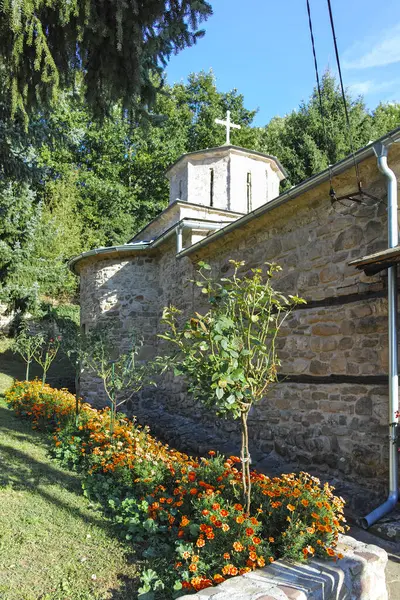 Sırbistan 'ın Ortaçağ Temski manastırının panoramik manzarası Aziz George, Pirot Bölgesi