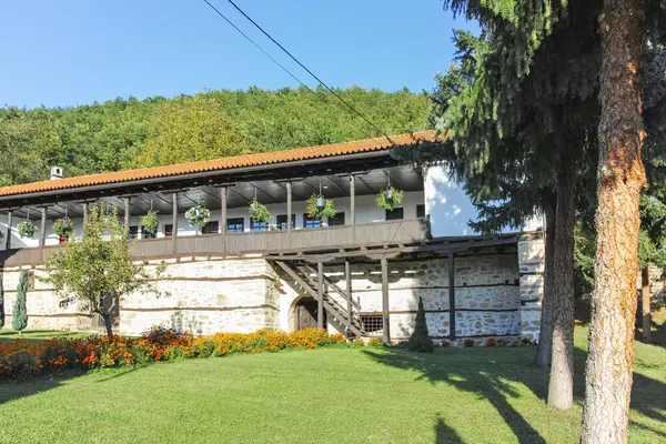 Sırbistan 'ın Ortaçağ Temski manastırının panoramik manzarası Aziz George, Pirot Bölgesi