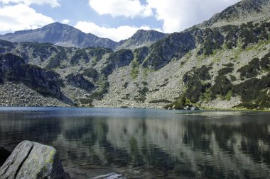 Bulgaristan 'ın Banderitsa Bölgesi yakınlarındaki Pirin Dağı' nın Şaşırtıcı Manzarası