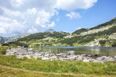 Bulgaristan 'ın Banderitsa Bölgesi yakınlarındaki Pirin Dağı' nın Şaşırtıcı Manzarası