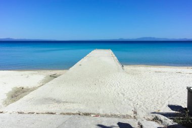 Kallithea, Chalkidiki, Orta Makedonya ve Yunanistan yakınlarındaki Kassandra kıyı şeridinin inanılmaz manzarası