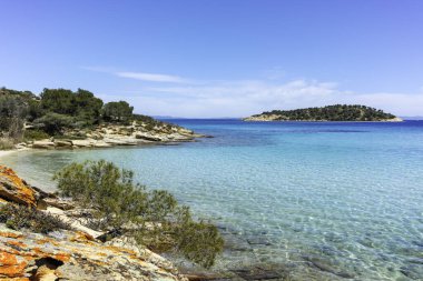 Lagonisi Sahili yakınlarındaki Sithonia kıyı şeridi, Chalkidiki, Orta Makedonya, Yunanistan