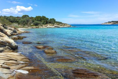 Lagonisi Sahili yakınlarındaki Sithonia kıyı şeridi, Chalkidiki, Orta Makedonya, Yunanistan