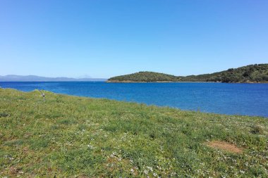 Kassandra 'nın Xina, Chalkidiki, Orta Makedonya ve Yunanistan köyü yakınlarındaki kıyı şeridinin inanılmaz manzarası