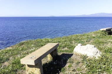 Kassandra 'nın Xina, Chalkidiki, Orta Makedonya ve Yunanistan köyü yakınlarındaki kıyı şeridinin inanılmaz manzarası