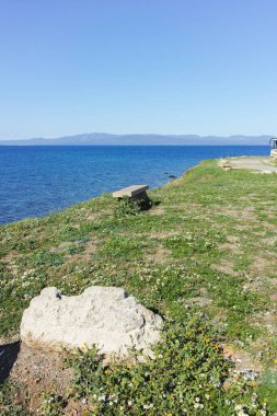 Kassandra 'nın Xina, Chalkidiki, Orta Makedonya ve Yunanistan köyü yakınlarındaki kıyı şeridinin inanılmaz manzarası