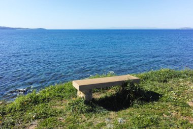 Kassandra 'nın Xina, Chalkidiki, Orta Makedonya ve Yunanistan köyü yakınlarındaki kıyı şeridinin inanılmaz manzarası