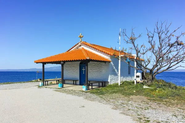 Kassandra 'nın Xina, Chalkidiki, Orta Makedonya ve Yunanistan köyü yakınlarındaki kıyı şeridinin inanılmaz manzarası