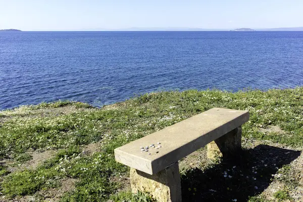 Kassandra 'nın Xina, Chalkidiki, Orta Makedonya ve Yunanistan köyü yakınlarındaki kıyı şeridinin inanılmaz manzarası