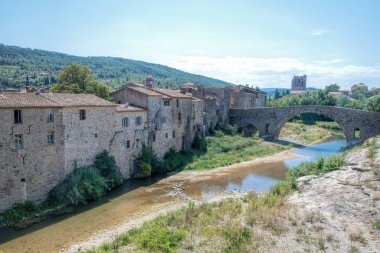 river and house in Lagrasse