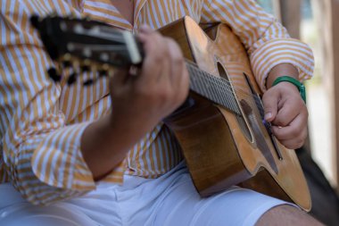 Klasik gitaristin ayrıntıları