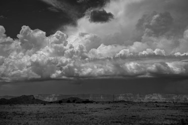 Arizona 'da manzara siyah beyaz