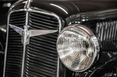 Eski bir arabanın detayları.