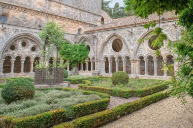 Fontfroide Manastırı 'nın iç avlusu