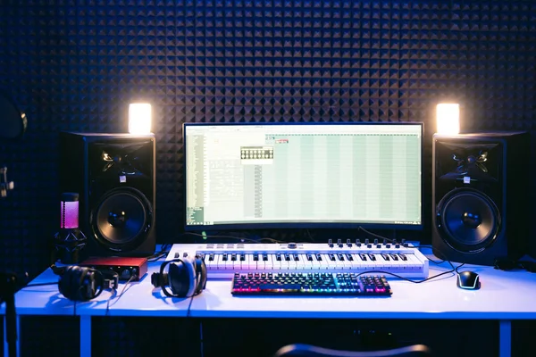 Studio Station Musique Informatique Console Mixage Audio Professionnelle Écran Casques — Photo