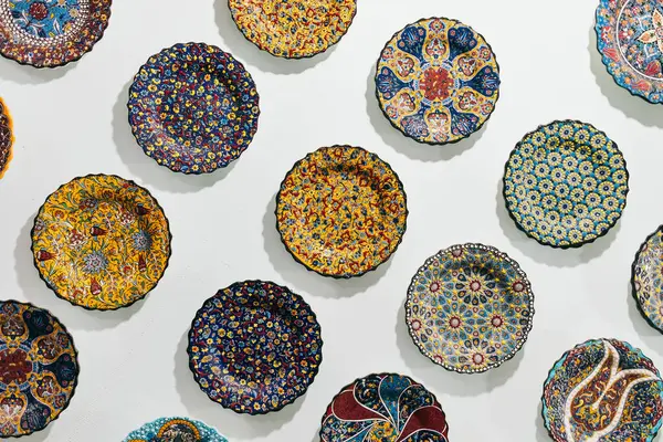 Colorful Plates Intricate Patterns Designs White Wall — Stock Photo, Image