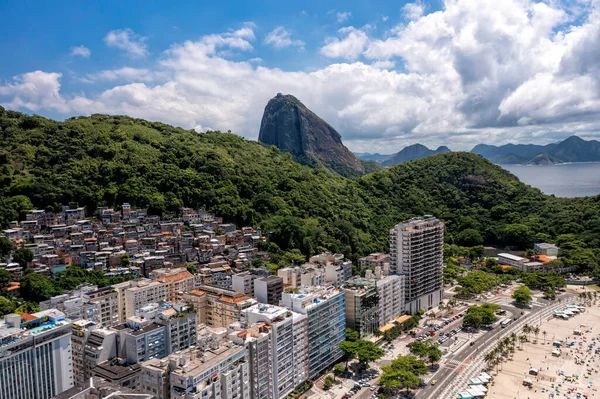 Copacabana Strand Und Gebäude Der Küste Mit Dem Zuckerhut Hintergrund — Stockfoto