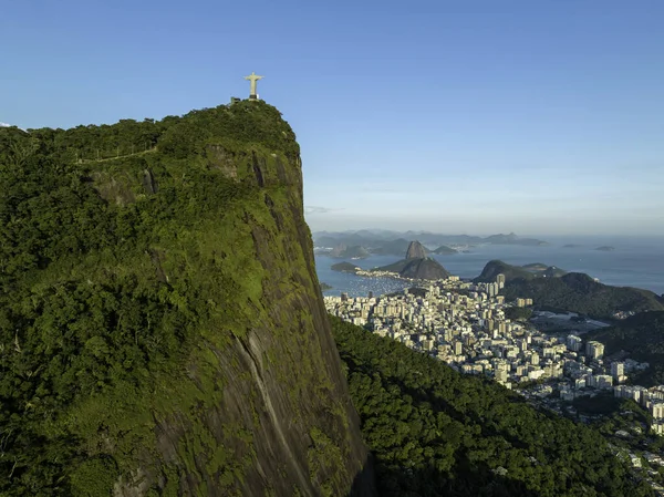 Corcovado Kopec Kristem Vrcholu Výhledem Botafogo Bay Sugarloaf Mountain Letecký — Stock fotografie