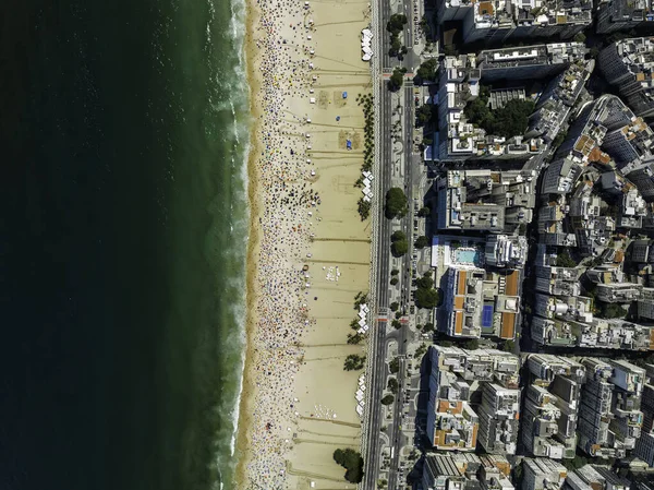 Copacabana Sahili Nin Yüksek Açılı Havası Sahil Kenarındaki Caddenin Yanındaki — Stok fotoğraf