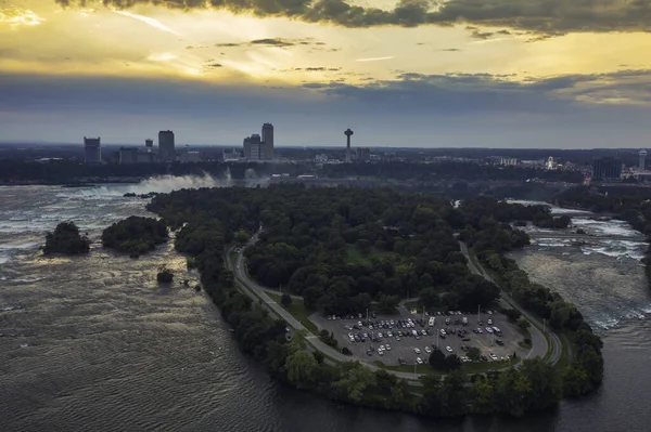 Niagara Vízesés Légi Panorámája Magas Épületekkel Niagara Folyón Naplementekor Meleg Stock Kép
