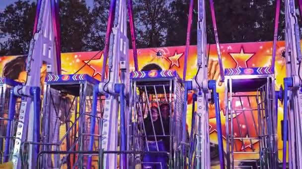 Rovigo Italy Жовтня 2022 Карусель Cage Funfair Scene — стокове відео