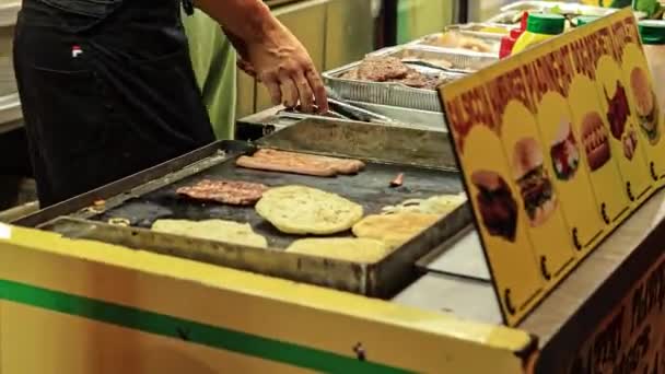 Sanduíche Comida Rua Preparação Cena Grelha — Vídeo de Stock