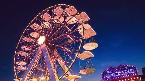 Funfair Ferris Wheel Night Ferris Wheel Rollercoaster Motion Amusement Park — Stock Video