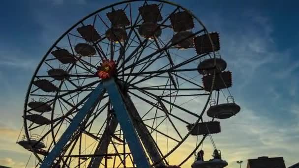 Funfair Ferris Wheel Sunset Silhouette Ferris Wheel Many Cabins Rotating — Stock Video