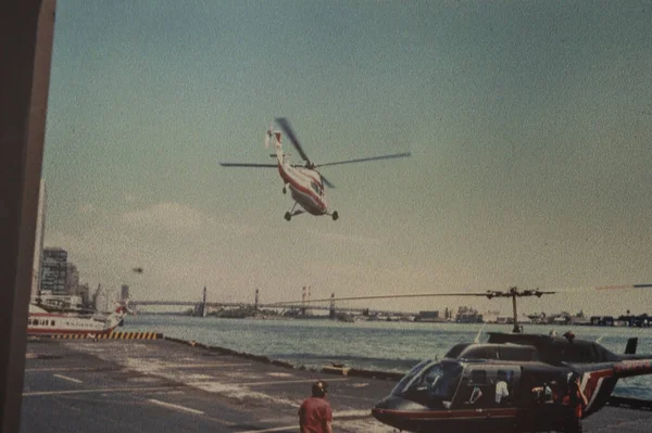 1973年 昭和48年 ヘリコプターが70年代に離陸 — ストック写真