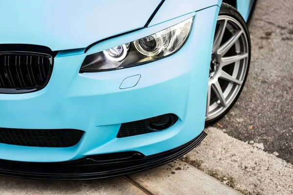 Hangolt Autó Fényszóró Részlet Makro Kilátás Modern Kék Autó Xenon — Stock Fotó