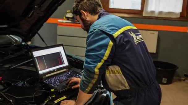 Milan Italy November 2022 Mechanic Perform Chip Tuning Tuned Car — Stock Video