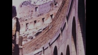 Roma, İtalya 1975: 70 'lerde Roma Kolezyumu manzarası