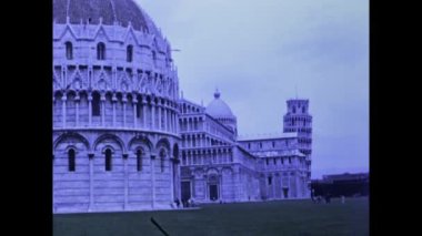 Pisa, İtalya 1975: 70 'lerde Pisa kulesi ve katedral manzarası