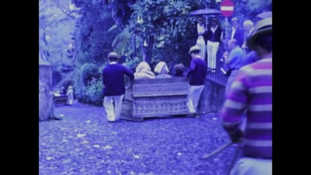 Μαδέρα Πορτογαλία Σεπτέμβριος 1975 Funchal Τόμπογκαν Ride Scene 70S — Αρχείο Βίντεο