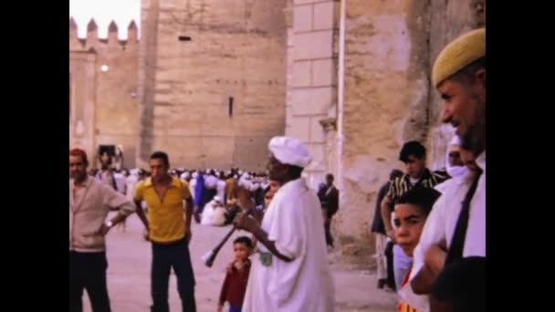 1970年5月モロッコ フェス70年代のスネークチャーマー シーン — ストック動画