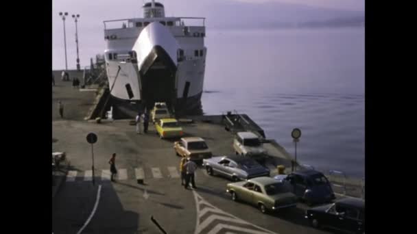 Elba Island Itálie 1975 Auto Nastupuje Trajektovou Scénu Letech — Stock video