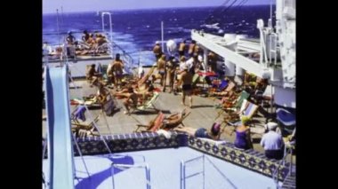 Marakeş, Fas Eylül 1973: İnsanlar 60 'lardaki yolcu gemisi sahnesinde eğleniyor