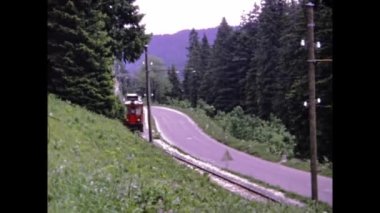 Cenevre, İsviçre 1970: 70 'lerde küçük Alpler köyü sahnesi