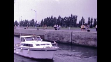Montreal, Kanada Mart 1967: 60 'larda nehir sahnesinde tekneler