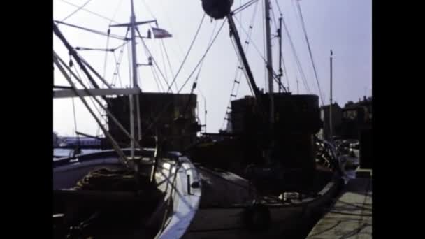 Новіґрад Хорватія 1976 Малі Човни Пристані Середземному Морі — стокове відео