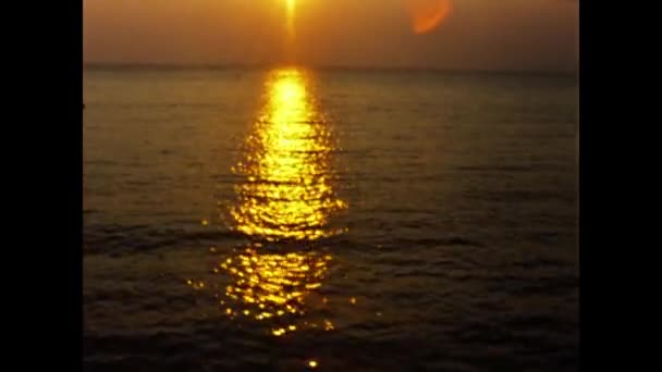 Новиград Хорватия Июнь 1976 Оранжевый Закат Средиземном Море — стоковое видео